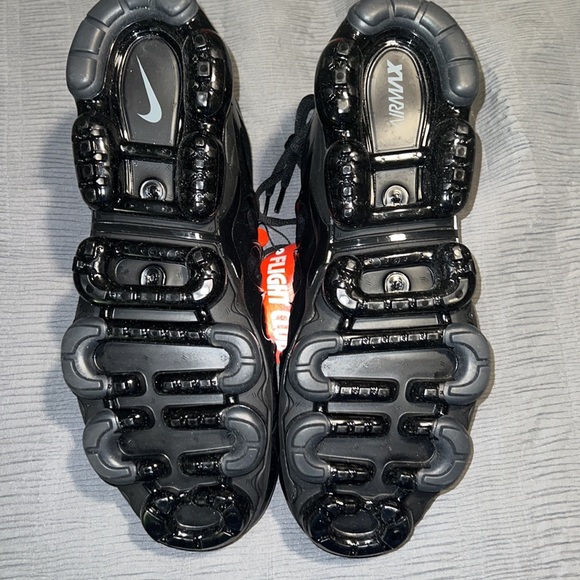Mens size 13 black Nike sneakers